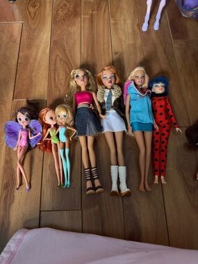 Lot of multiple dolls